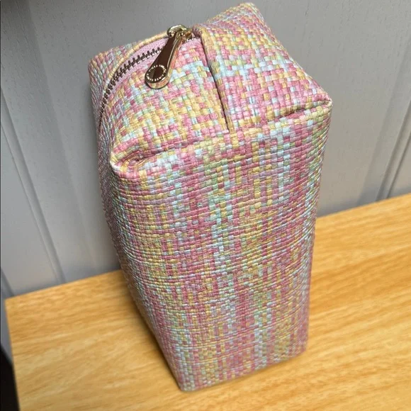 Vince Camuto Pastel Woven Cosmetic Bag 💕 - Picture 5 of 17